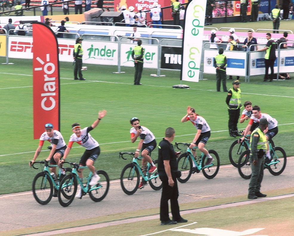 Bandera Publicitaria Vela de 3.3 mt - Imagen 2